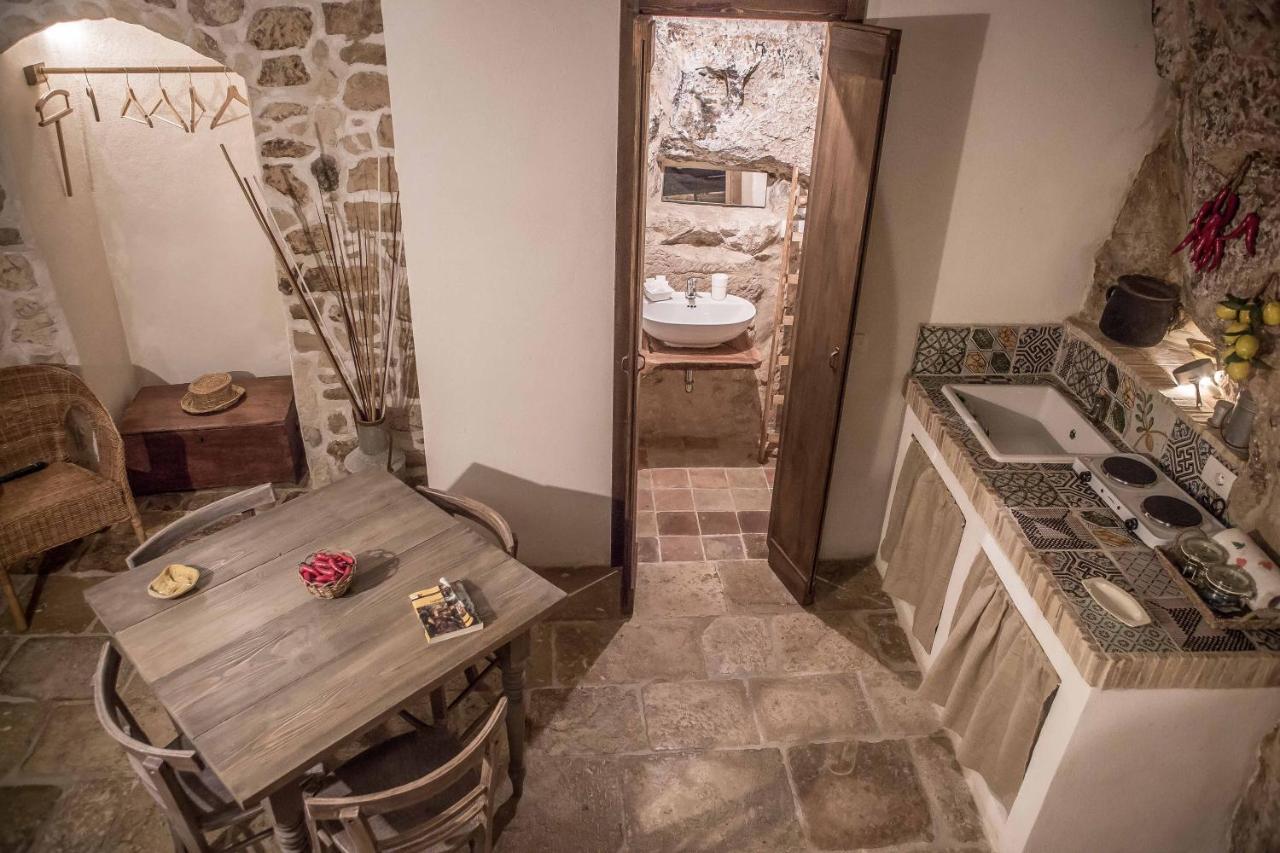 Case-Grotte Degli Avi, Esperienza Abitativa In Grotta Μόντικα Εξωτερικό φωτογραφία